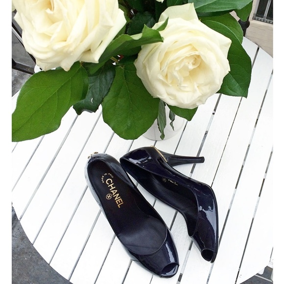 CHANEL Midnight blue patent pump, 8 - Picture 1 of 8
